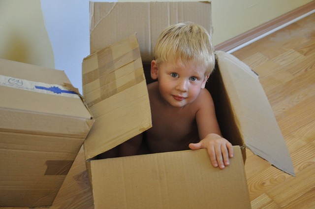 Dítě v krabici